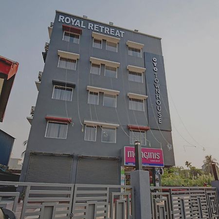Super Townhouse The Royal Retreat Otel Garui Dış mekan fotoğraf