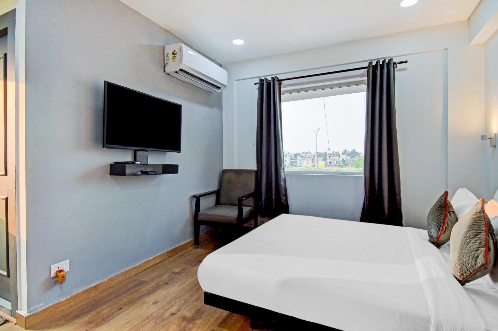 Super Townhouse The Royal Retreat Otel Garui Dış mekan fotoğraf