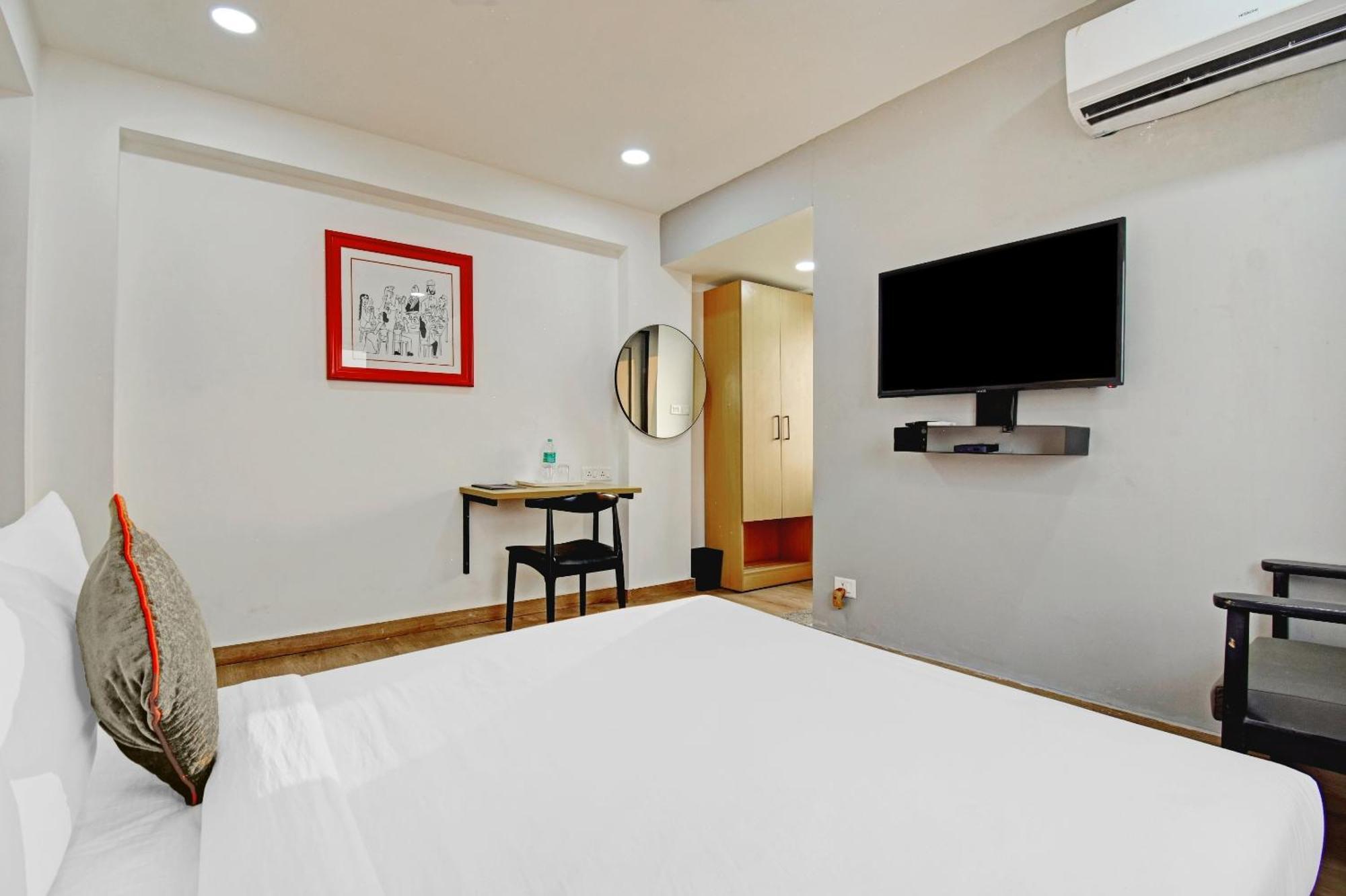 Super Townhouse The Royal Retreat Otel Garui Dış mekan fotoğraf